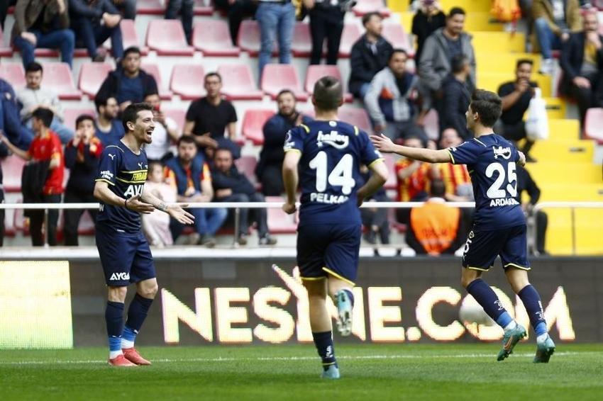 Derbi öncesi FLAŞ açıklama! Mesut Özil için 2.şok dalga! Affedilir diye beklenirken...