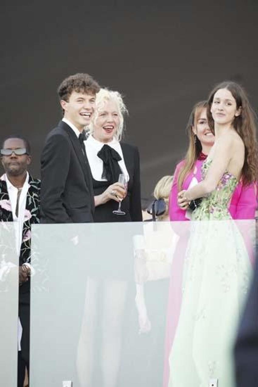 Brooklyn Beckham ve Nicola Anne Peltz evlendi!  Brooklyn Beckham'dan düğüne saatler kala şaşırtan karar...
