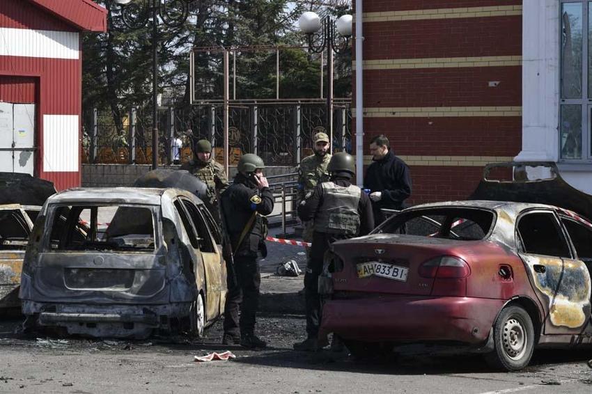 Ukrayna'nın doğusuna büyük bir saldırı gerçekleşebilir! 13 kilometrelik Rus askeri konvoyu uydudan görüntülendi...