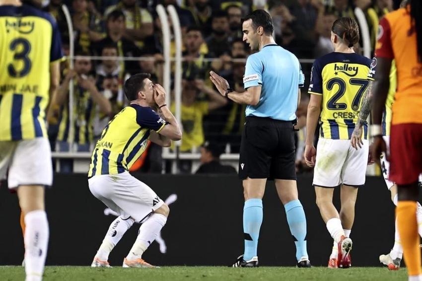 Türkiye bu pozisyonu tartışıyor! 4 hakem hocasından sadece bir tanesi faul dedi
