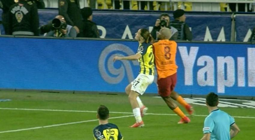 Türkiye bu pozisyonu tartışıyor! 4 hakem hocasından sadece bir tanesi faul dedi