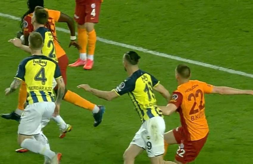 Türkiye bu pozisyonu tartışıyor! 4 hakem hocasından sadece bir tanesi faul dedi