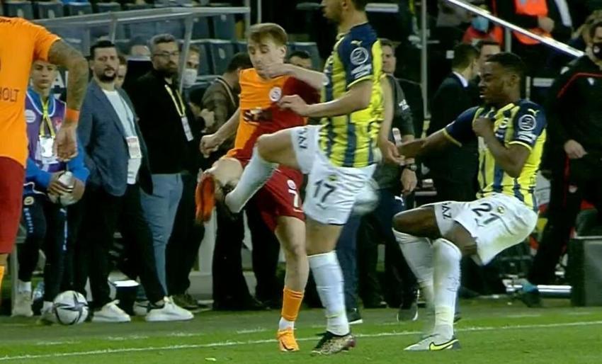 Türkiye bu pozisyonu tartışıyor! 4 hakem hocasından sadece bir tanesi faul dedi