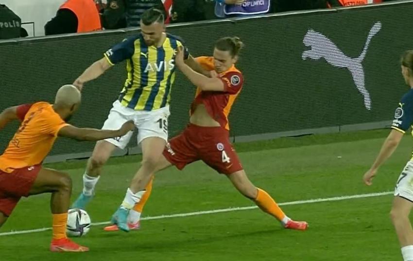 Türkiye bu pozisyonu tartışıyor! 4 hakem hocasından sadece bir tanesi faul dedi