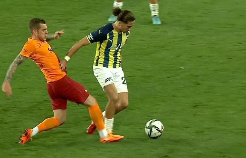 Türkiye bu pozisyonu tartışıyor! 4 hakem hocasından sadece bir tanesi faul dedi