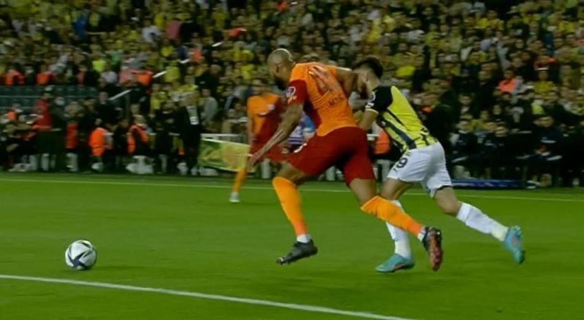 Türkiye bu pozisyonu tartışıyor! 4 hakem hocasından sadece bir tanesi faul dedi