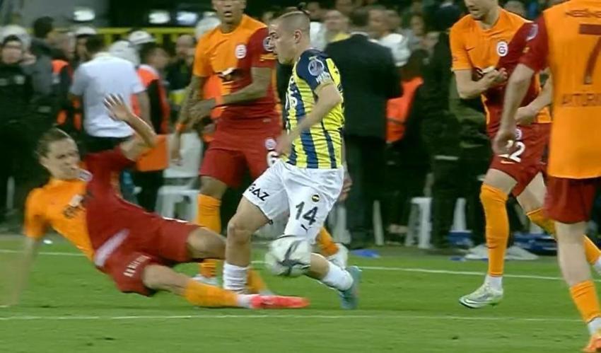 Türkiye bu pozisyonu tartışıyor! 4 hakem hocasından sadece bir tanesi faul dedi