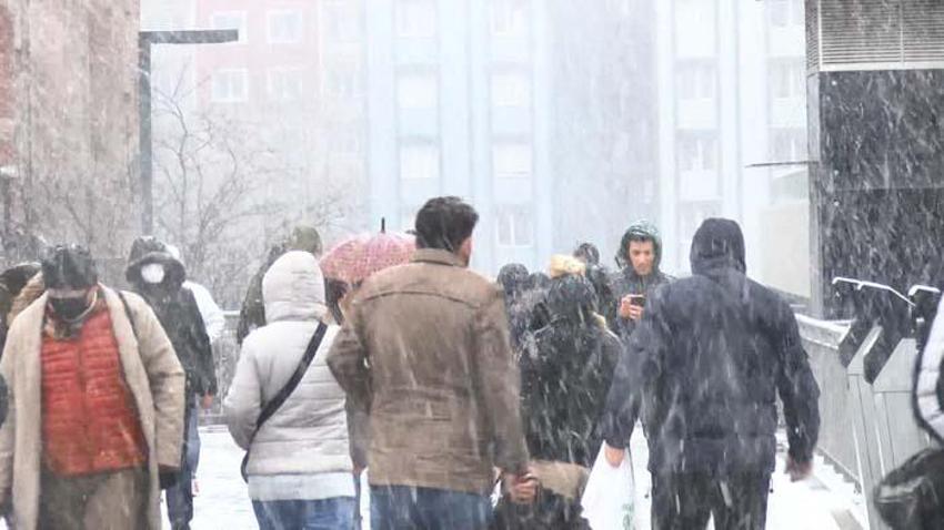 Kuvvetli kar yağışı tekrar başlıyor! Kış geri döndü, Meteoroloji son dakika duyurdu! Sıcaklık 10 derece düşecek, çok sayıda ilde...
