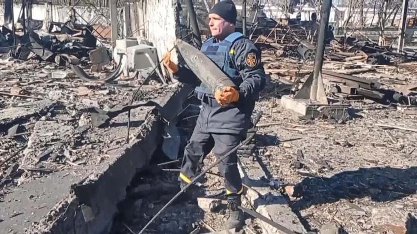 Ukrayna'nın doğusuna büyük bir saldırı gerçekleşebilir! 13 kilometrelik Rus askeri konvoyu uydudan görüntülendi...