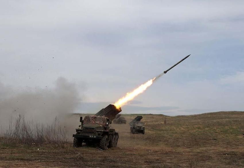 Ukrayna'nın doğusuna büyük bir saldırı gerçekleşebilir! 13 kilometrelik Rus askeri konvoyu uydudan görüntülendi...