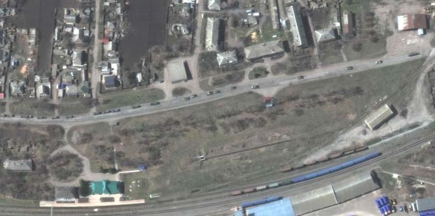 Ukrayna'nın doğusuna büyük bir saldırı gerçekleşebilir! 13 kilometrelik Rus askeri konvoyu uydudan görüntülendi...