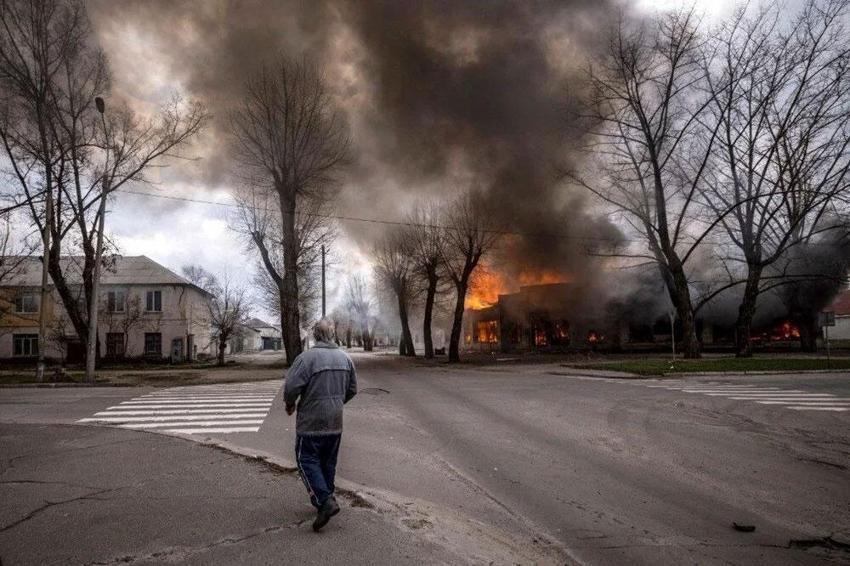 Ukrayna'nın doğusuna büyük bir saldırı gerçekleşebilir! 13 kilometrelik Rus askeri konvoyu uydudan görüntülendi...
