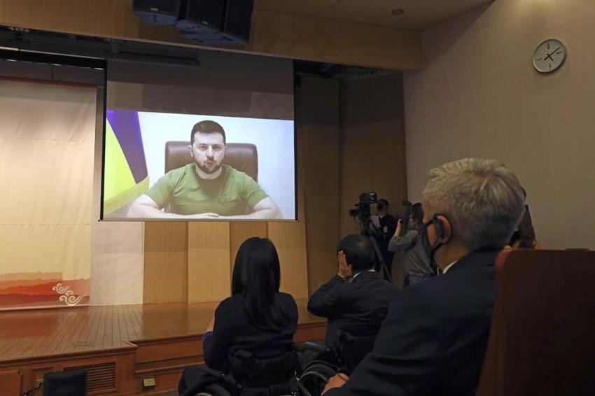 Ukrayna'nın doğusuna büyük bir saldırı gerçekleşebilir! 13 kilometrelik Rus askeri konvoyu uydudan görüntülendi...