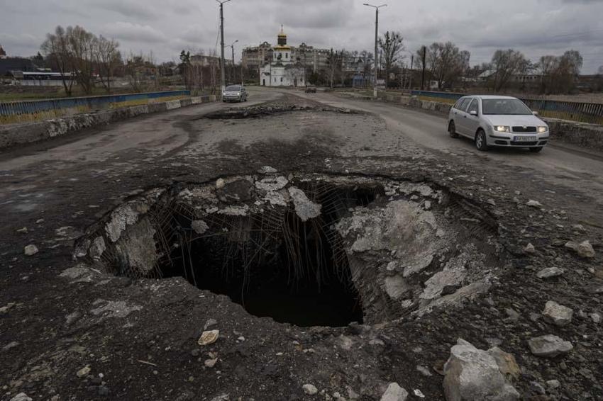 Ukrayna'nın doğusuna büyük bir saldırı gerçekleşebilir! 13 kilometrelik Rus askeri konvoyu uydudan görüntülendi...