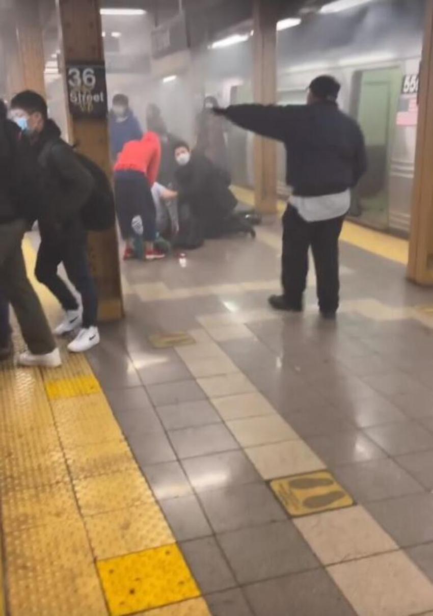New York metrosunda kanlı saldırı!