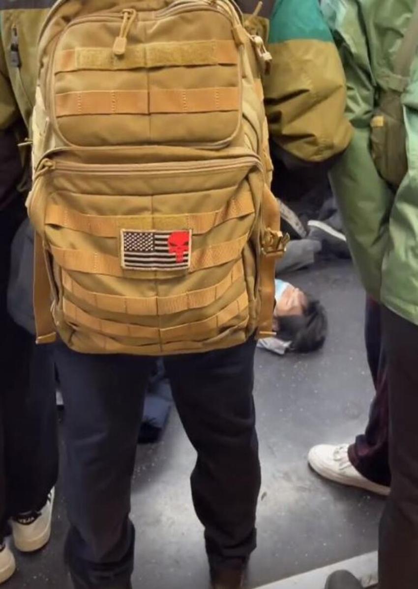 New York metrosunda kanlı saldırı!