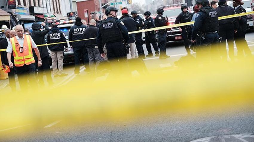 New York metrosunda kanlı saldırı!