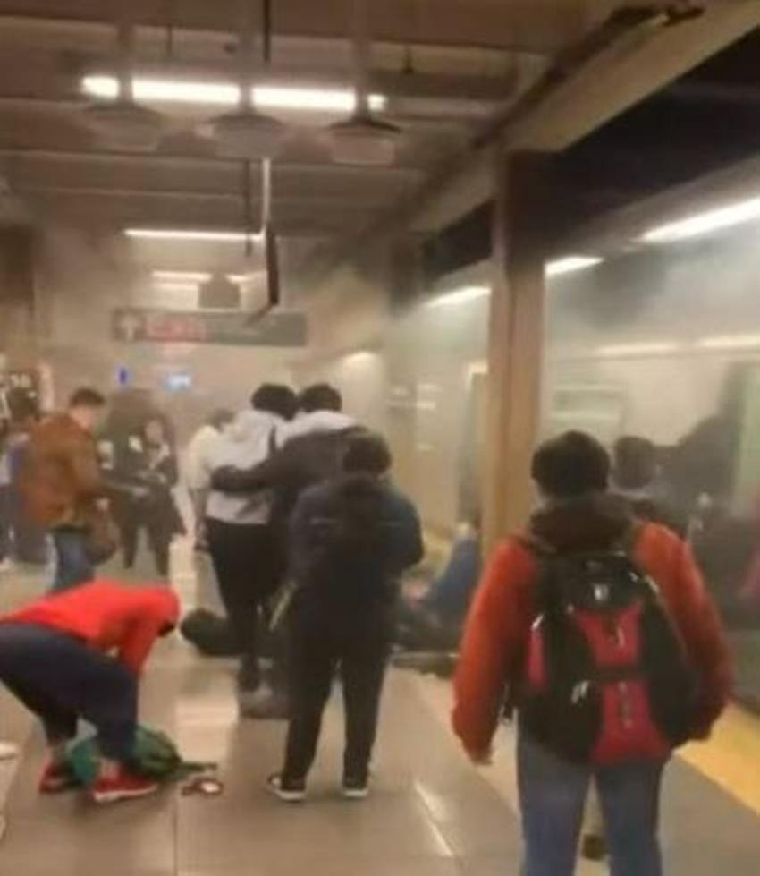 New York metrosunda kanlı saldırı!