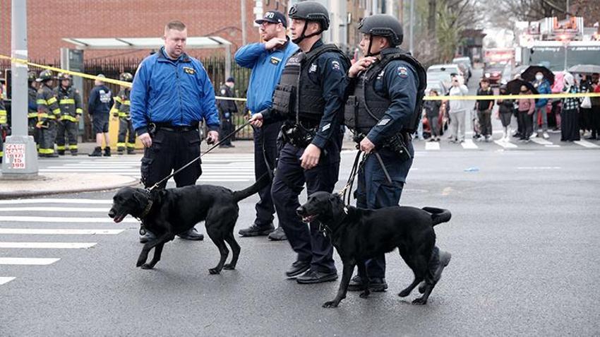 New York metrosunda kanlı saldırı!