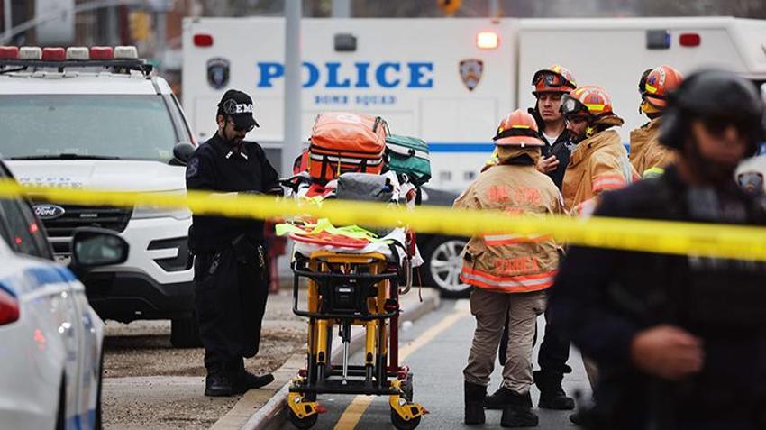 New York metrosunda kanlı saldırı!