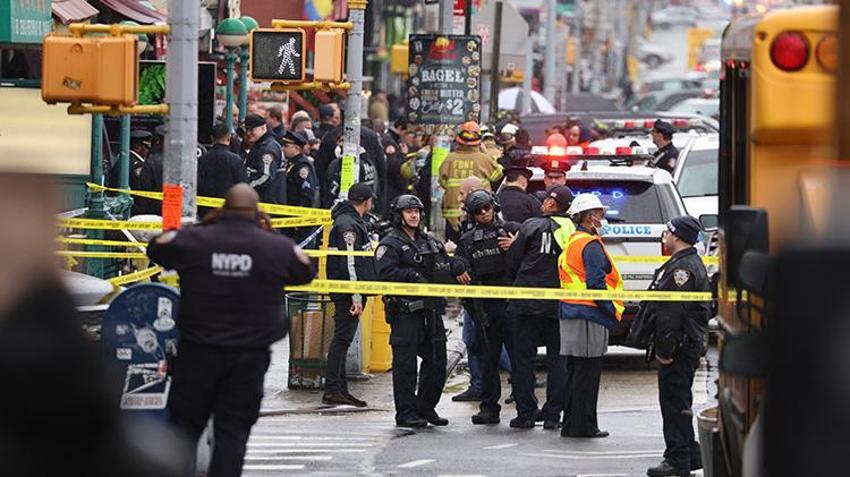 New York metrosunda kanlı saldırı!