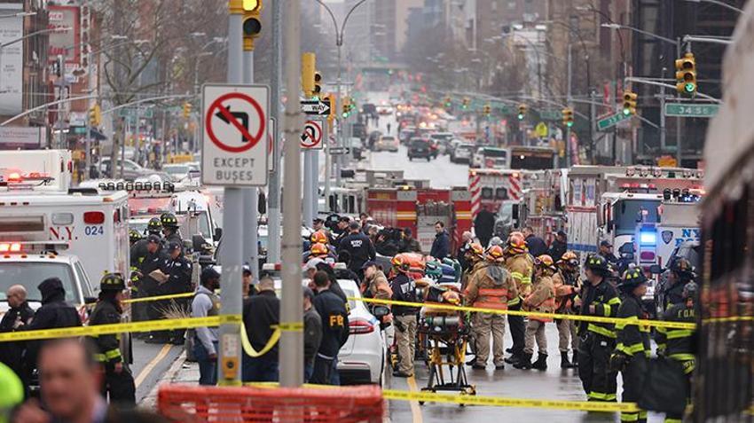 New York metrosunda kanlı saldırı!