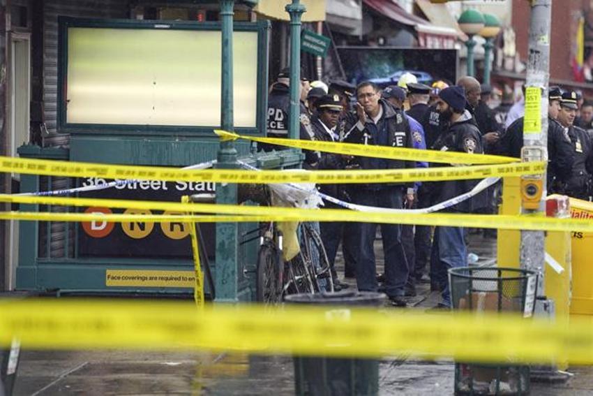 New York metrosunda kanlı saldırı!