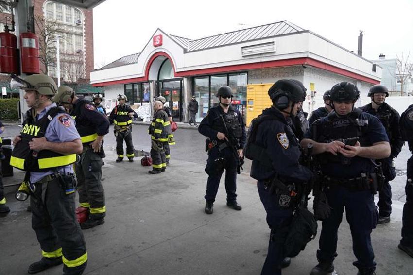 New York metrosunda kanlı saldırı!