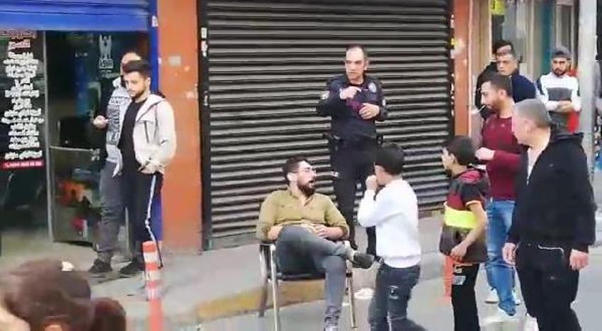Bağcılar'da sokakta sandalyeye oturup tehditler savuran Suriyeli adliyeye sevk edildi