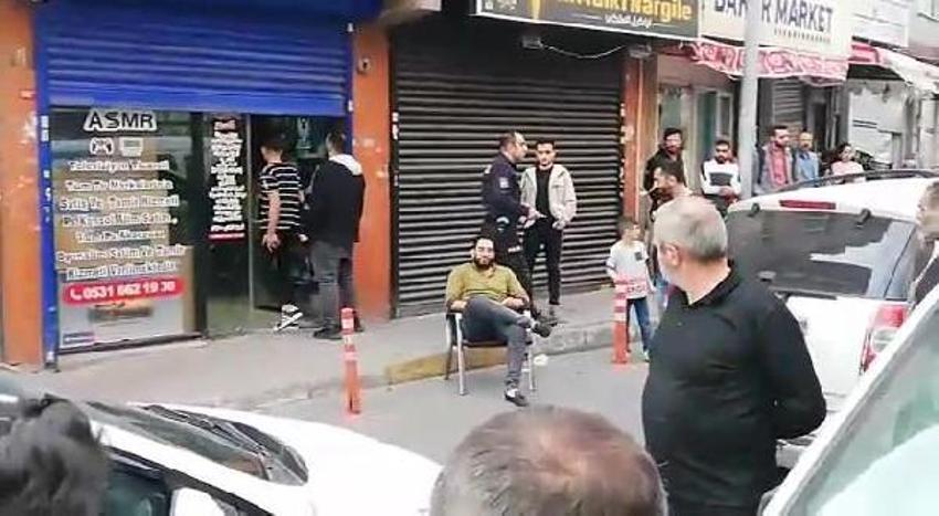 Bağcılar'da sokakta sandalyeye oturup tehditler savuran Suriyeli adliyeye sevk edildi