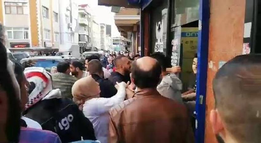 Bağcılar'da sokakta sandalyeye oturup tehditler savuran Suriyeli adliyeye sevk edildi