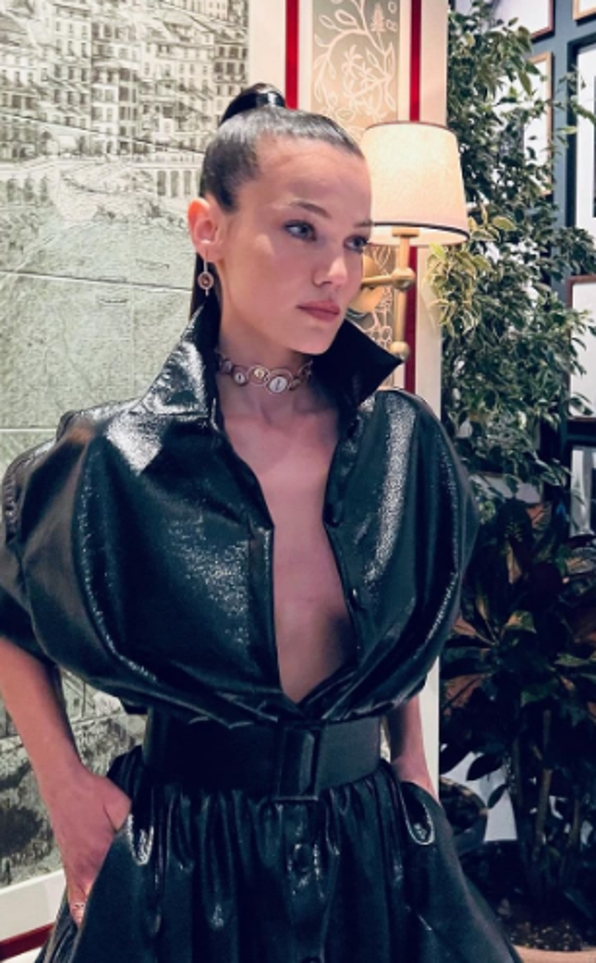 Yargı'nın Ceylin'i Pınar Deniz mini şortlu pozlarıyla Instagram'ı salladı! "Kuzu ile ilk tatilimize çıkmışızdır"