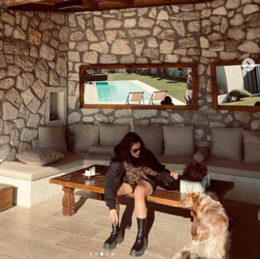 Yargı'nın Ceylin'i Pınar Deniz mini şortlu pozlarıyla Instagram'ı salladı! "Kuzu ile ilk tatilimize çıkmışızdır"