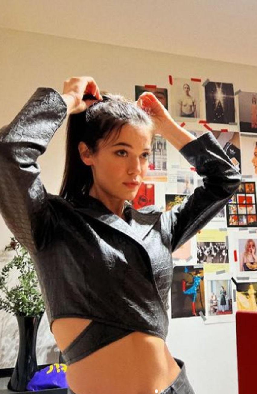 Yargı'nın Ceylin'i Pınar Deniz mini şortlu pozlarıyla Instagram'ı salladı! "Kuzu ile ilk tatilimize çıkmışızdır"
