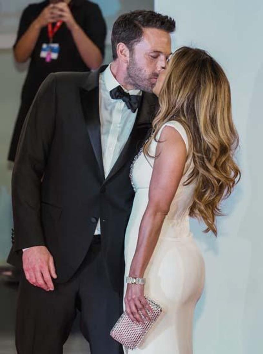 Jennifer Lopez'e köpük banyosunda evlilik teklifi!