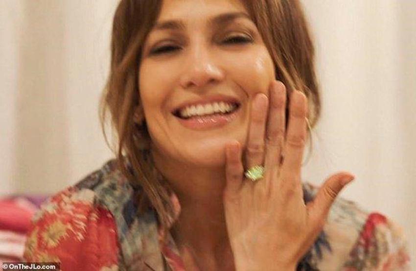 Jennifer Lopez'e köpük banyosunda evlilik teklifi!