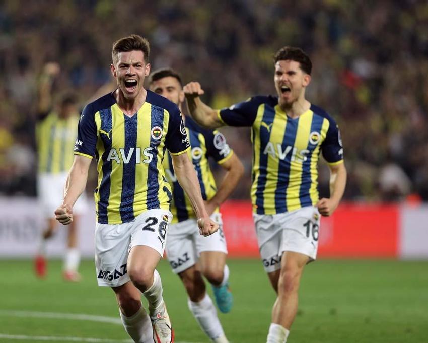 Fenerbahçe'de ayrılık depremi! Tek tek isimler belli oldu, İsmail Kartal yönetime bildirdi, Sosa,Gustavo,Valencia ve...