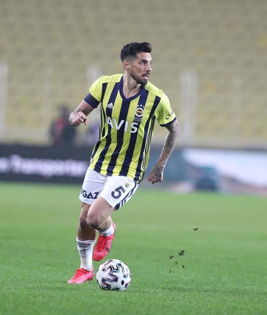Fenerbahçe'de ayrılık depremi! Tek tek isimler belli oldu, İsmail Kartal yönetime bildirdi, Sosa,Gustavo,Valencia ve...