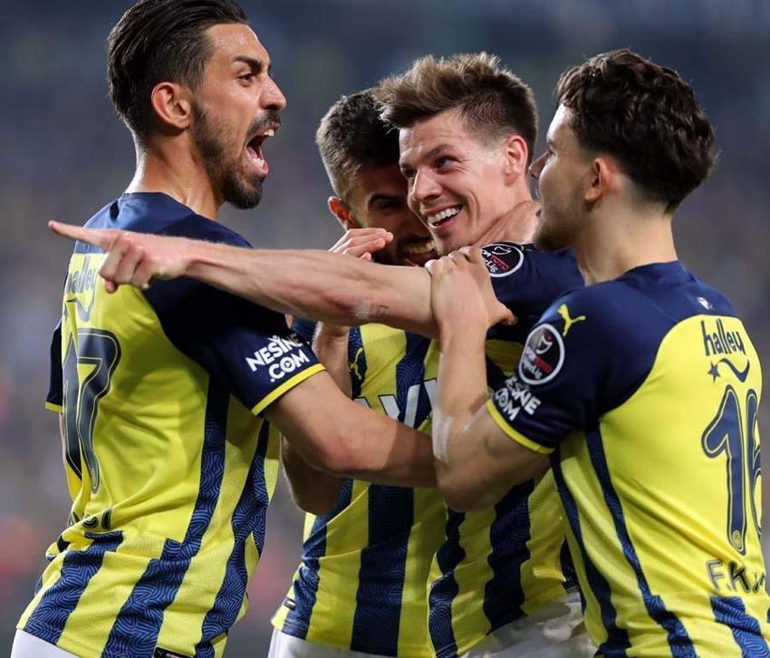 Fenerbahçe'de ayrılık depremi! Tek tek isimler belli oldu, İsmail Kartal yönetime bildirdi, Sosa,Gustavo,Valencia ve...