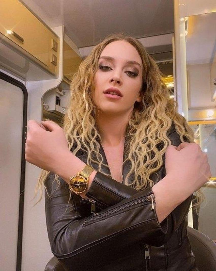 Mahkum dizisinin Sasha'sı Hayal Köseoğlu'nun Instagram paylaşımları olay oluyor!