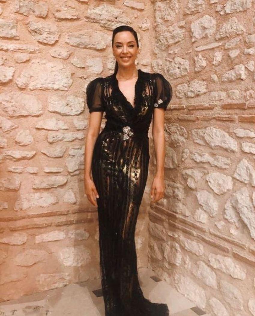 Azra Akın: Maneajerimin parası alındı, iyi niyetimin kurbanı oldum