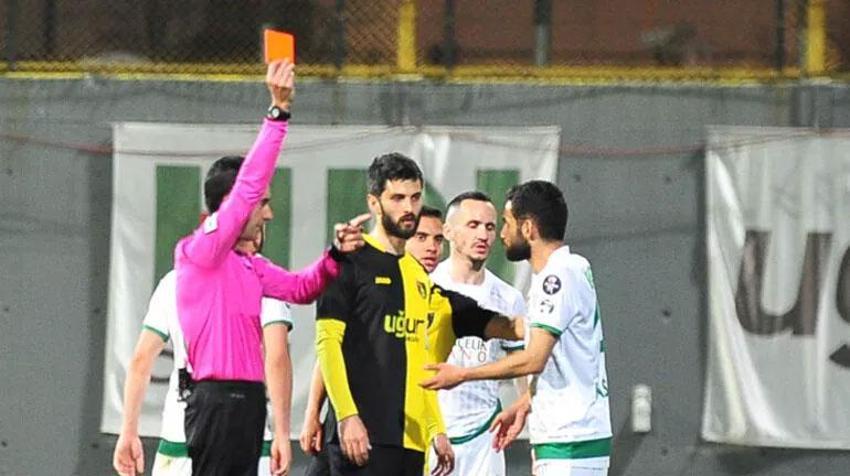Spor Toto 1. Lig'de olaylı maç! İstanbulspor-Bursaspor karışlaşmasında saha karıştı çılgına döndüler...