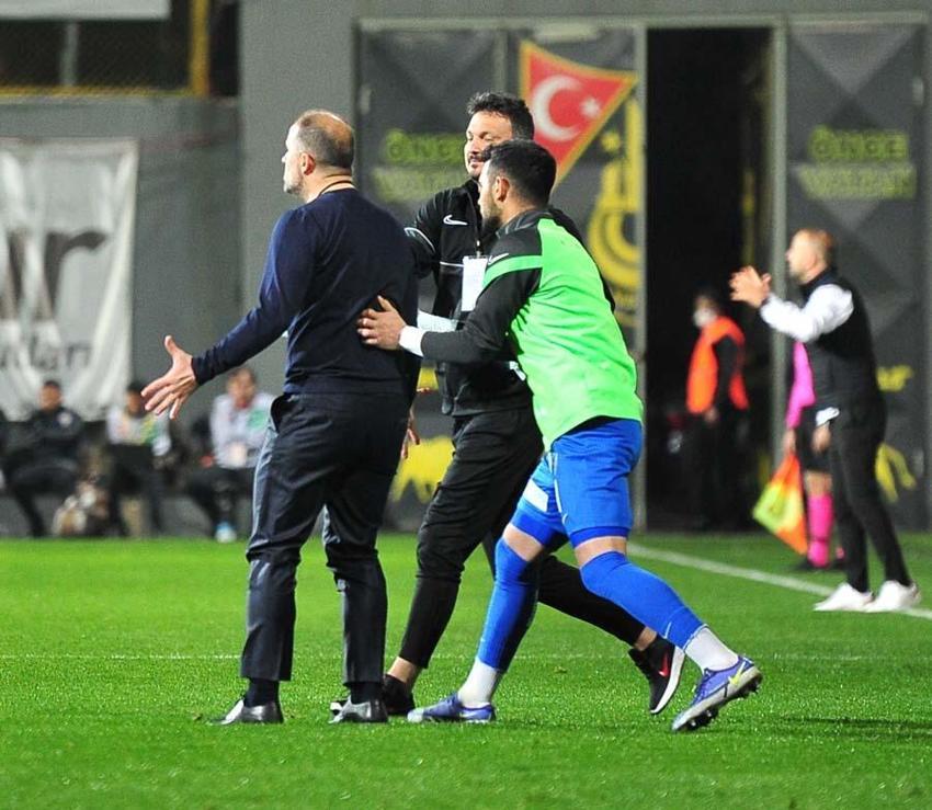 Spor Toto 1. Lig'de olaylı maç! İstanbulspor-Bursaspor karışlaşmasında saha karıştı çılgına döndüler...