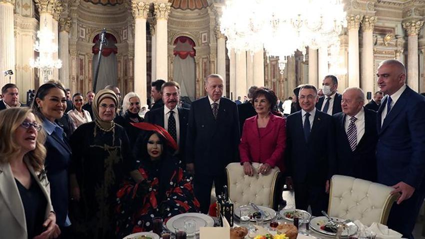 Cumhurbaşkanı Erdoğan, ünlü sanatçılarla iftarda bir araya geldi