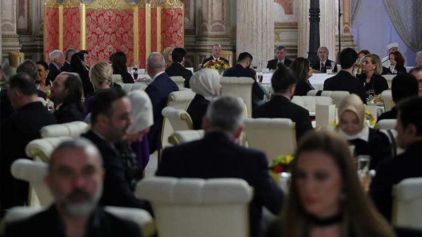 Cumhurbaşkanı Erdoğan, ünlü sanatçılarla iftarda bir araya geldi
