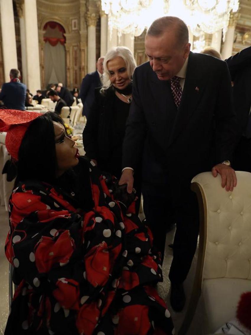 Cumhurbaşkanı Erdoğan, ünlü sanatçılarla iftarda bir araya geldi