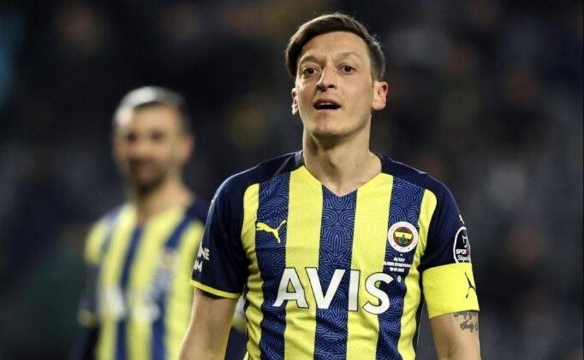 Mesut Özil'e gelen teklifi açıkladı ortalık yıkıldı! 'Yazılı olarak okudum...