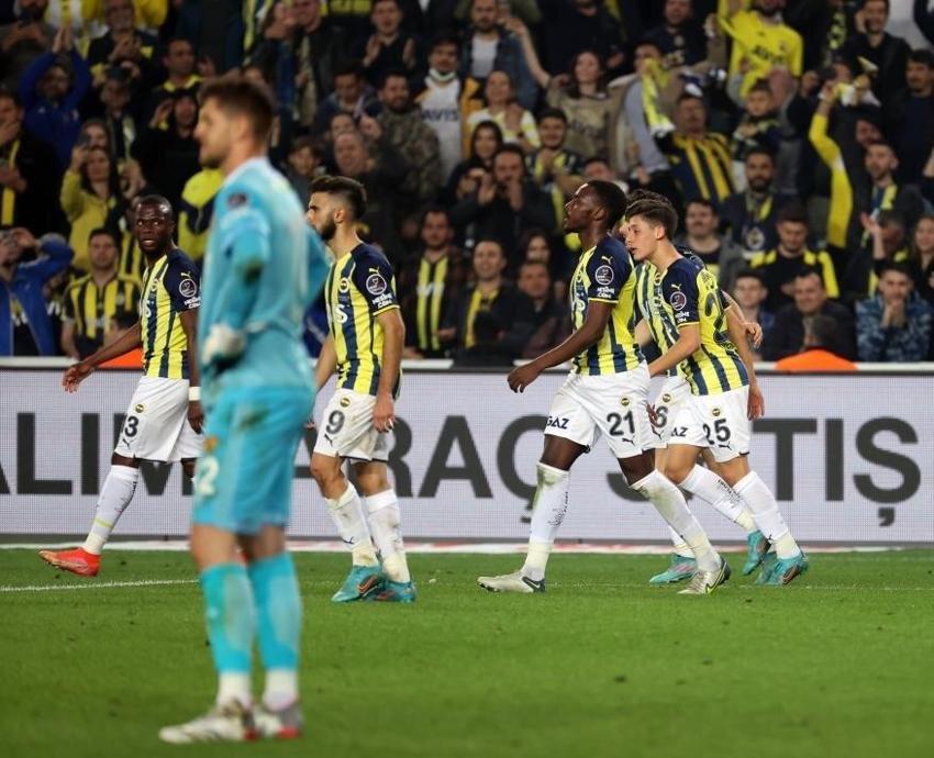 Sevinci kursağında kaldı! Avrupa Şampiyonu teknik direktör haber yolladı 'F.Bahçe'de çalışırım'