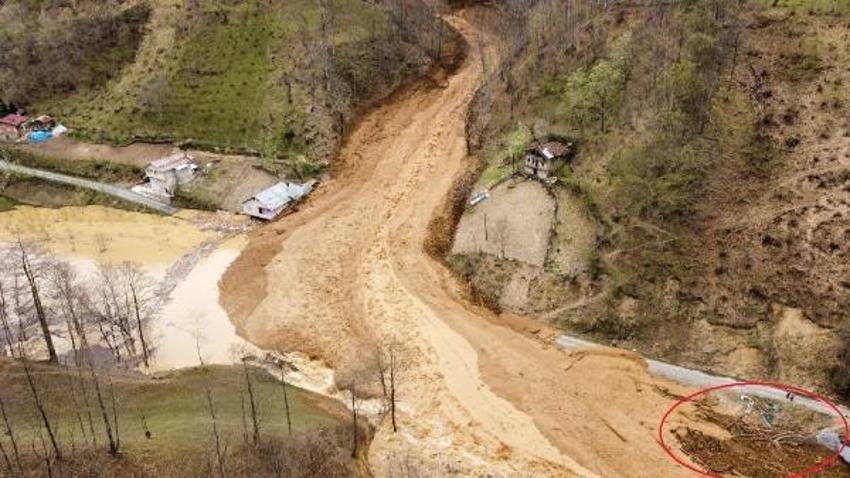 Trabzon'da heyelan; 3 ev toprak altında kaldı