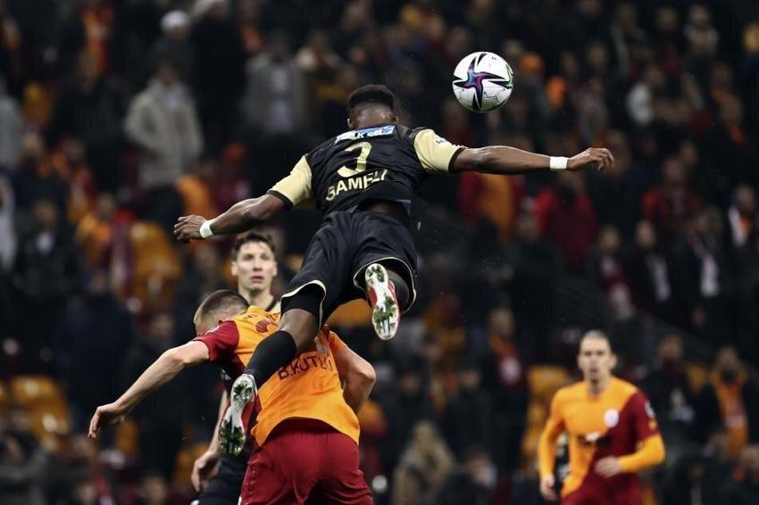 Tümer Metin Fatih Terim'i topa tuttu! 'Ömer Bayram bu takımda sağ bek oynadı'